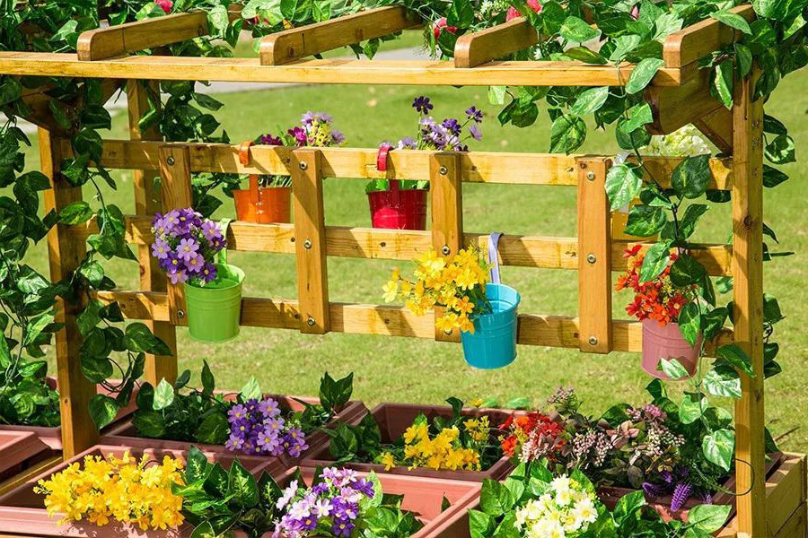 Pros and Cons in Wooden Raised Beds